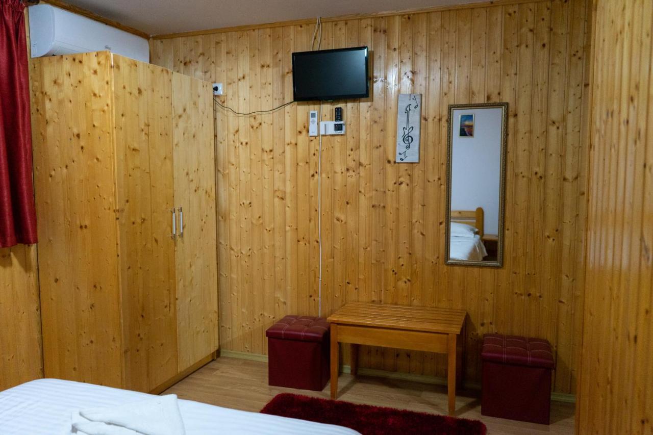 ホテル Casa Karol ヴァマ・ヴェケ エクステリア 写真