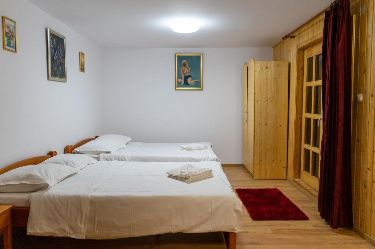 ホテル Casa Karol ヴァマ・ヴェケ エクステリア 写真