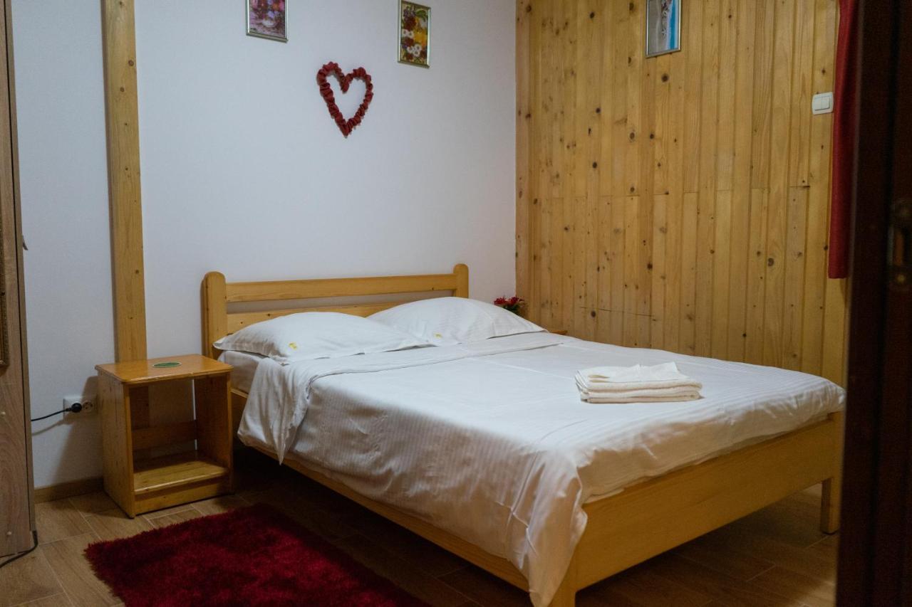 ホテル Casa Karol ヴァマ・ヴェケ エクステリア 写真